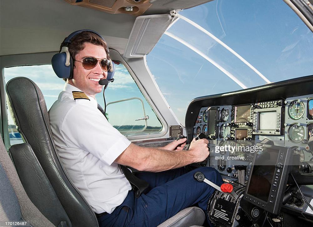Should pilots wear polarized sunglasses while flying