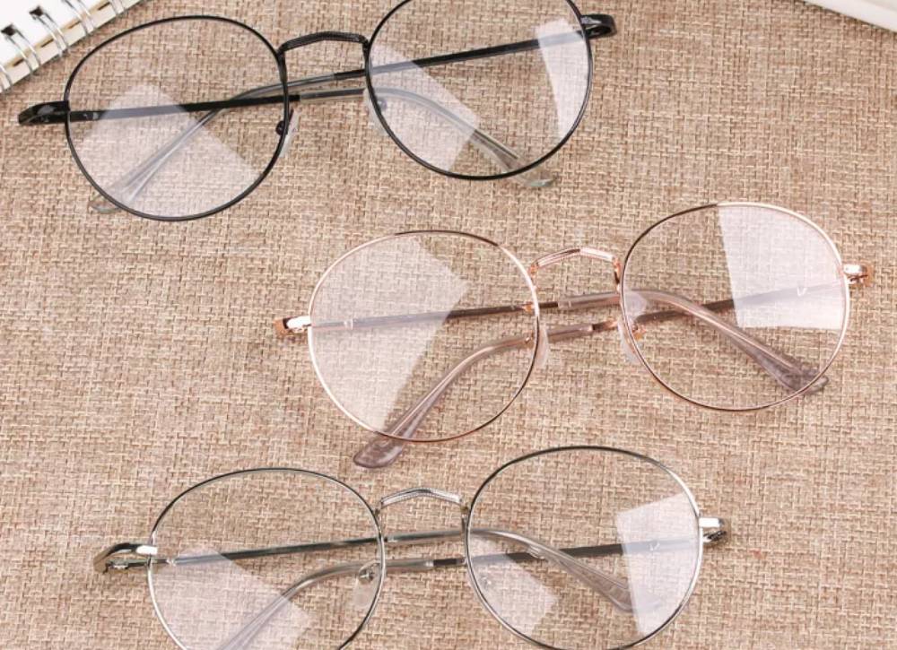 The Pros and Cons of Titanium Glasses - Koalaeye Optical