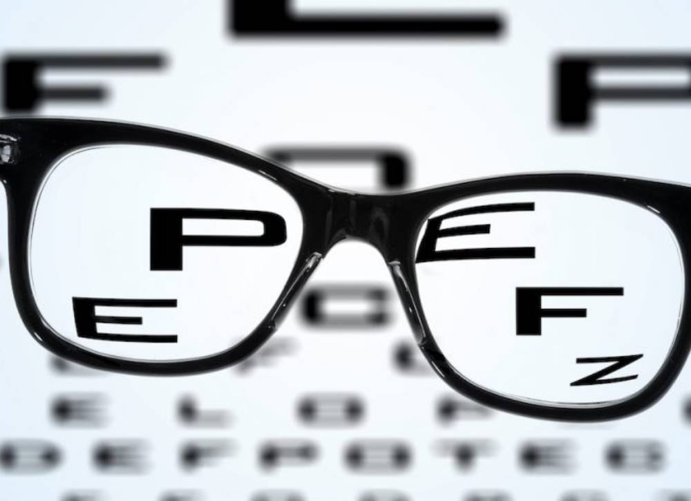 what causes bad eyesigh