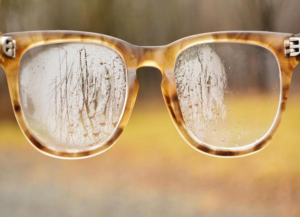 how to stop glasses from fogging up