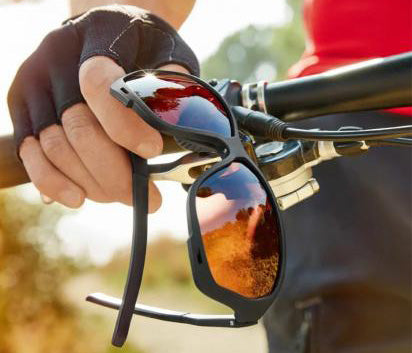 Why Do Cyclists Like to Wear Cycling Glasses?