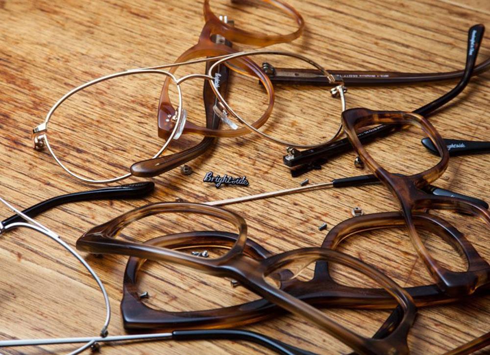 Are metal or plastic eyeglass frames better