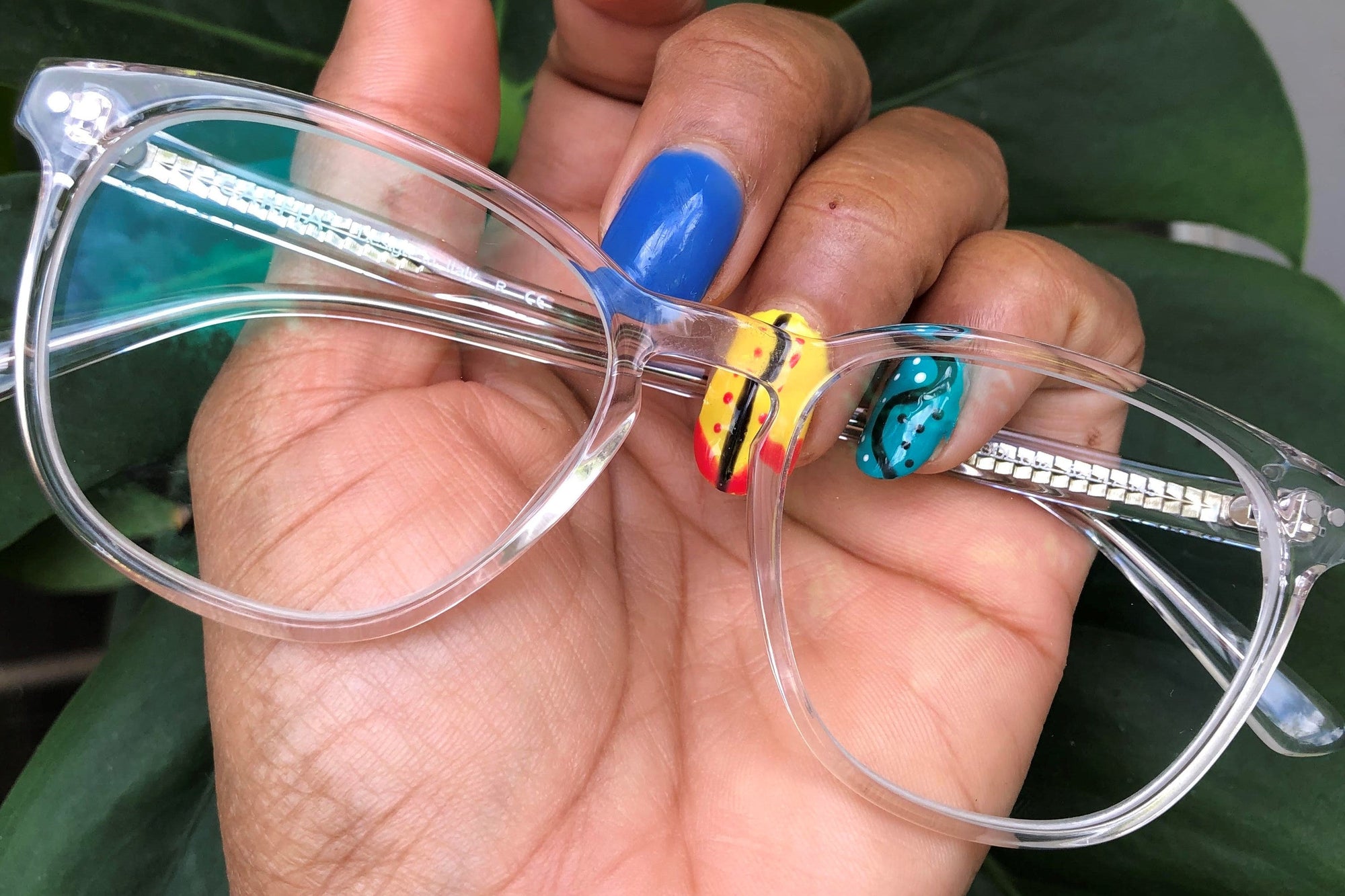 What to do when your eyelashes touch your glasses? | KOALAEYE OPTICAL