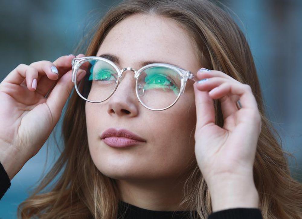 Can fake glasses affect your vision