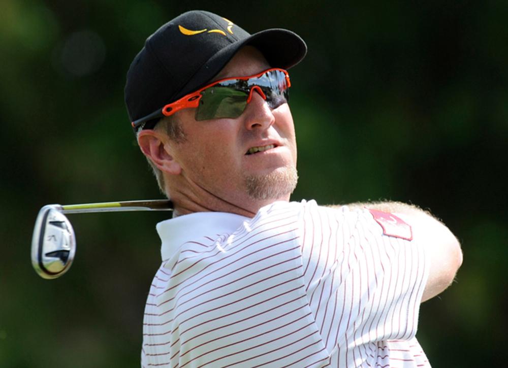 Can you wear sunglasses when playing golf