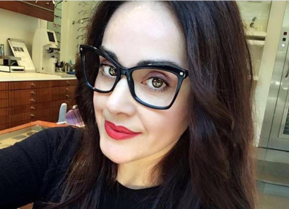 Do women look good in square-framed glasses?