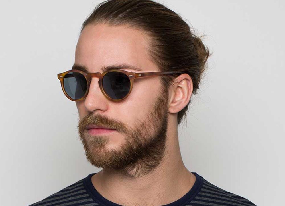 https://post.koalaeye.com/wp-content/uploads/2021/05/If-you-have-a-narrow-face-what-style-of-sunglasses-should-you-wear.jpg