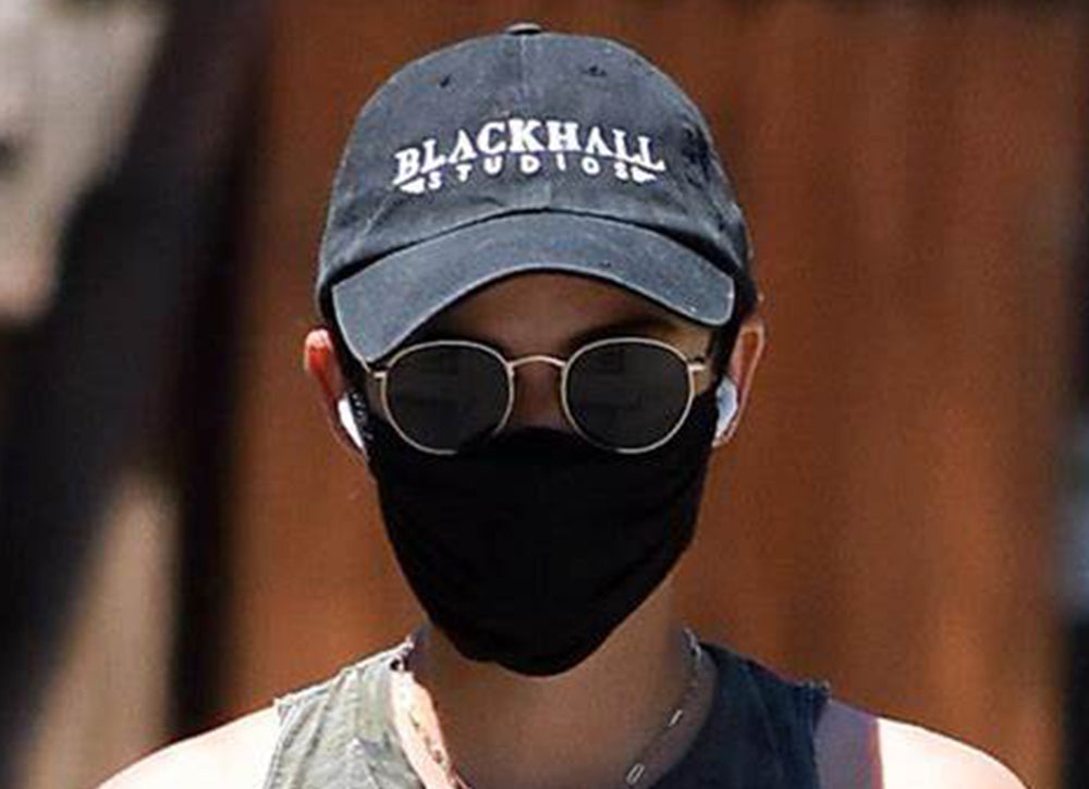 https://post.koalaeye.com/wp-content/uploads/2021/04/What-hides-someones-facial-expressions-the-most-wearing-a-face-mask-or-sunglasses.jpg