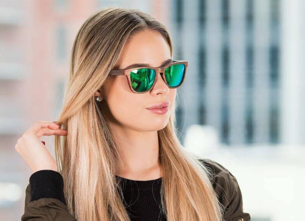 What are mirrored sunglasses?